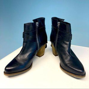 THE WISHBONE COLLECTION Sz 9  Lilla Stacked 3” Heel Zipper Western Style Booties